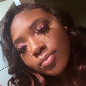 Meet your Posher, Kayala